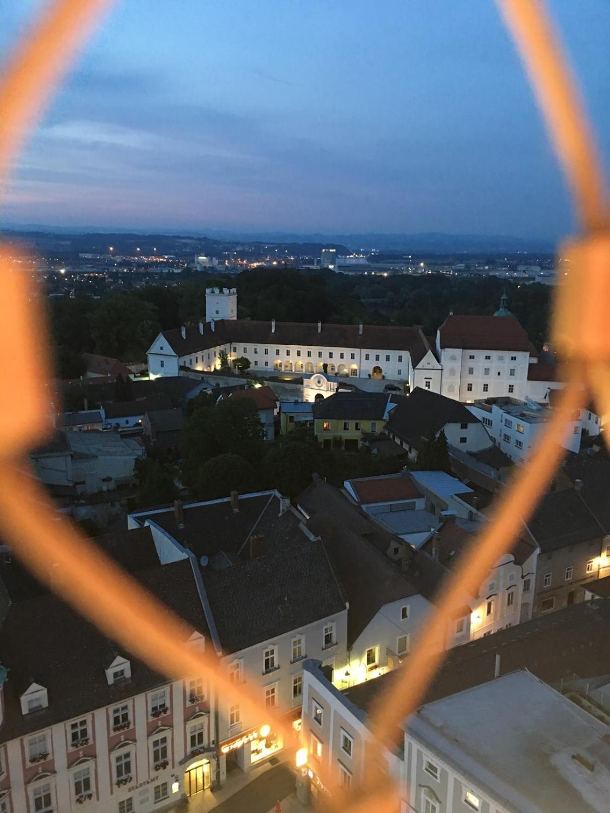 Turmhotel Enns Exteriör bild